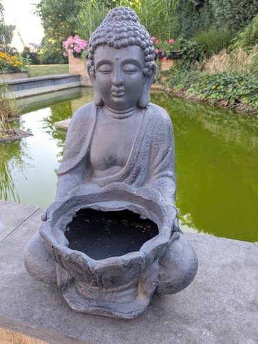 Sitzender buddha als - buddha,
