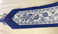 1 von 4 Zwiebelmuster Tischbänder Straßburg blau unterlegt 2x220x10.5+2x165x10.5
