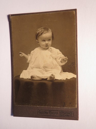 Sitting small child baby cdv - sitting, baby/cdv