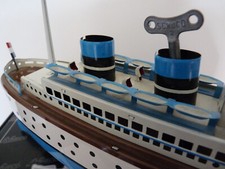 Schuco Uhrwerk Blechdampfer Queen II OVP