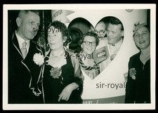 Leute mit Adox Film Fähnchen in Philips Photoflux Fotoröhre - 1960er  Foto 9x6cm