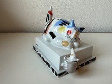 Villeroy und Boch, animal park, Katze mit Nasenbär  von Rosemarie Benedikt