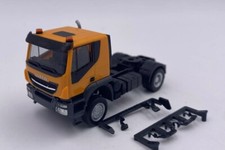 Herpa Iveco Trakker Zugmaschine orange  1:87 unbedruckt mit Rundleuchten