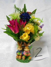 künstliches Ostergesteck Schale aus Steinharz mit Hasen, Seidenblumen, Frühling