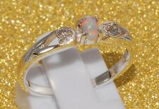 Sterling Silber 925 feiner Opalring mit 2 Zirkonia als Akzent Beisteckring