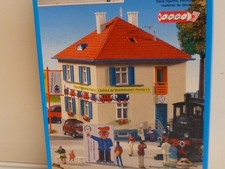 KIBRI H0: 8708 Wohnhaus/ Clubhaus, Bausatz /In OVP, gut