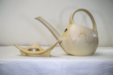 Keramik-Gießkanne und