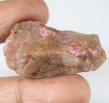 Pink Rubin 49.75 Karat / 32 MM