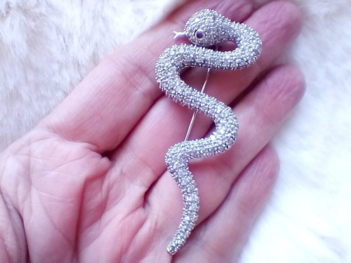 Brosche mit zirkonia - mit,