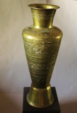 7488:Große MESSINGVASE,verziert,28,5cm. Mid Century, Ornamentik,Originalzustand.
