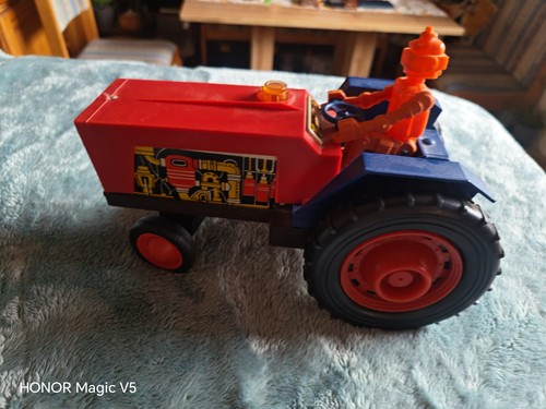 Russischer roboter traktor der - russischer,