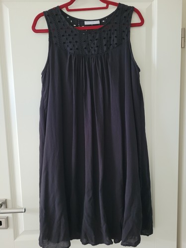 Schwarzes sommerkleid mit - schwarzes,