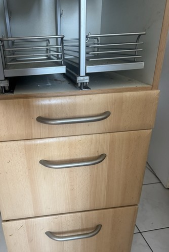 Hochschrank mit drahtkörben - hochschrank,