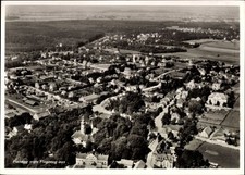 Ak Planegg Oberbayern, Luftaufnahme von  viele Bäume, Straßen,... - 11381129