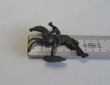 Sehr alte originale Spielfigur für Pferderennspiel.