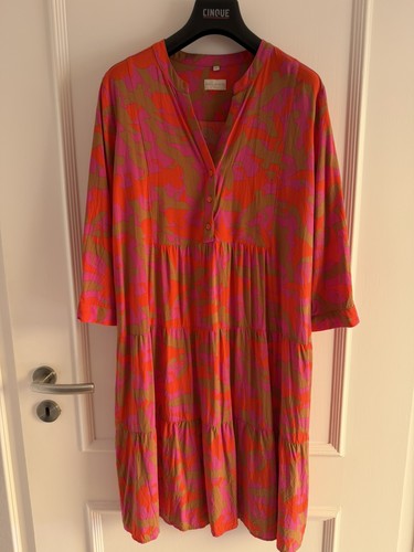 Neuwertiges kleid der - neuwertiges,