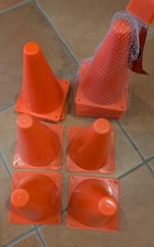 18 Pylonen Trainingskegel Fußballkegel Verkehrshütchen Kegel Markierungshütchen
