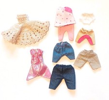 Barbie Shelly/Chelsea Kleidung, Hosen, Strickkleid (Handarbeit) u. a.