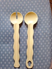 Tupperware Junge Welle  Salatbesteck Zange Auffüller-Hilfe  2-teilig. gelb