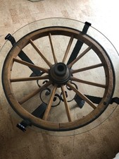 Wohnzimmertisch mit Glasplatte