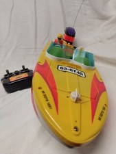 Speedboot Sea Arrow mit 1 Figur Ferngesteuert Spielzeug Läuft