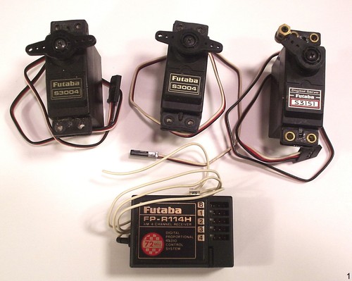 Lot futaba s3004 servos 1 - lot,