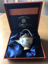 Charlotte di Vita, Sammler Miniatur Tee Kännchen.