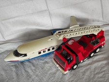 Aus einer Auflösung: Playmobil Flugzeug und Feuerwehrauto