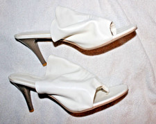 weiße halbhohe Pantolette mit Zehentrenner, Gr 43, weiches Leder