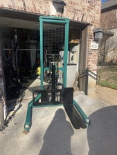 Manual Pallet Lift Truck Green