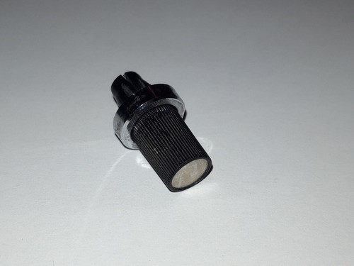 Kleiner drehknopf aus - 1,