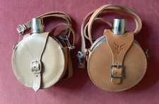 Metalltrinkflasche/Flachmann im Lederetui und Riemen