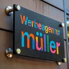 Schwarz Aluminium geschliffen