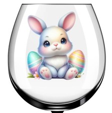 Niedlicher Hase mit Osterei