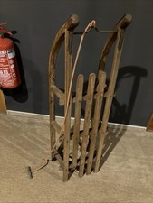 +++ Klassischer Holzschlitten