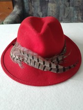 Damen Hut mit Feder, Trachtenhut, rot