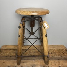 Rustikaler Holzhocker /