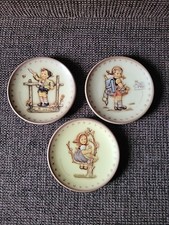 Gobalt Hummel Miniaturteller 976 ,995 ,980 Jahre 76,80,95 Mit Schöne Muster. 8cm