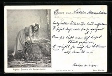 Schauspielerin Agnes Sorma am Brunnen, Ansichtskarte 1900 