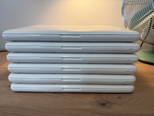 White apple macbook - white,