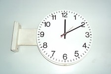 Funkuhr  Zifferblatt 31cm Eisenuhr  Uhrwerk Standuhr Bahnhofsuhr mit Ständer alt
