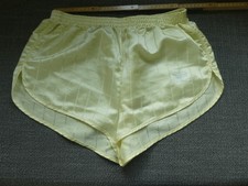 Gelbe Vintage Adidas Short Glanz Sprinter Shiny Fußball Shorts Damen 42
