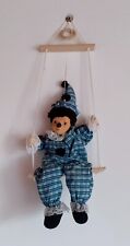 Clown auf Holzschaukel Harlekin Innen-Deko Hängefigur Clown Vintage