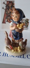 Hummelfiguren  . Göbelfiguren. Hummel Figuren,  Im Hühnerhof