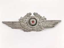 Luftwaffe, Kokarde mit Schwinge für die Schirmmütze . Aluminium, ein Splint fehl
