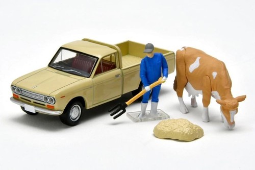 Datsun 1300 truck figure - +,