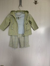 Baby Set bestehen aus 3 Teile Jacke, T-Shirt und Hose von Prenatal 