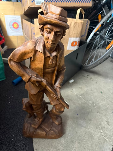 Handgeschnitzte holzfigur - handgeschnitzte,