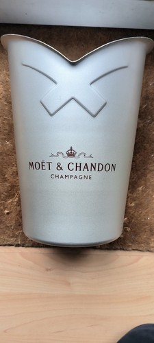 Moet chandon champangne - chandon,