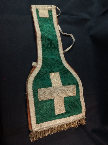 Tubenpresse priester gewand - priester,